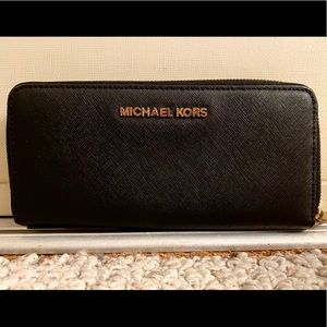 Michael Kors zipper Wallet